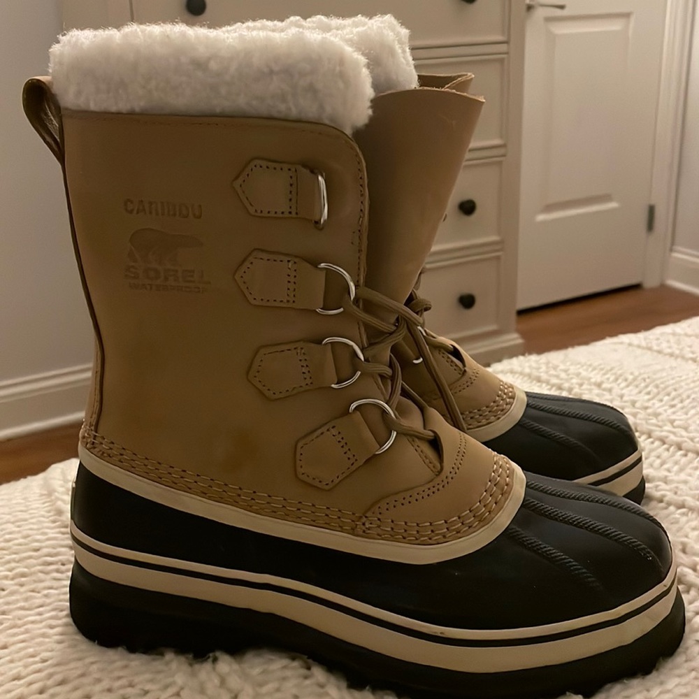 Sorel winter boots, Caribou boots, worn once, like new! Great for the winter!